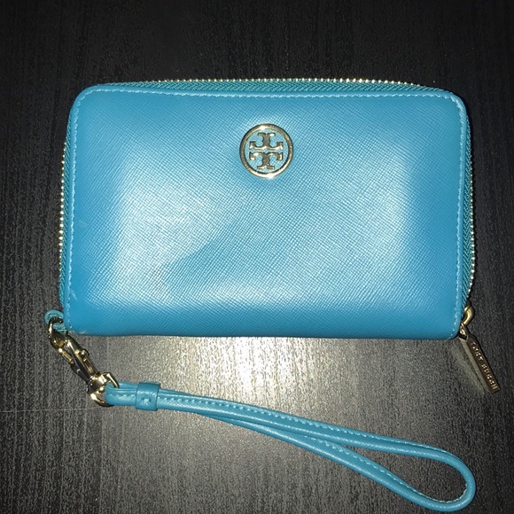 Tory Burch Handbags - Tory Burch Robinson Wristlet